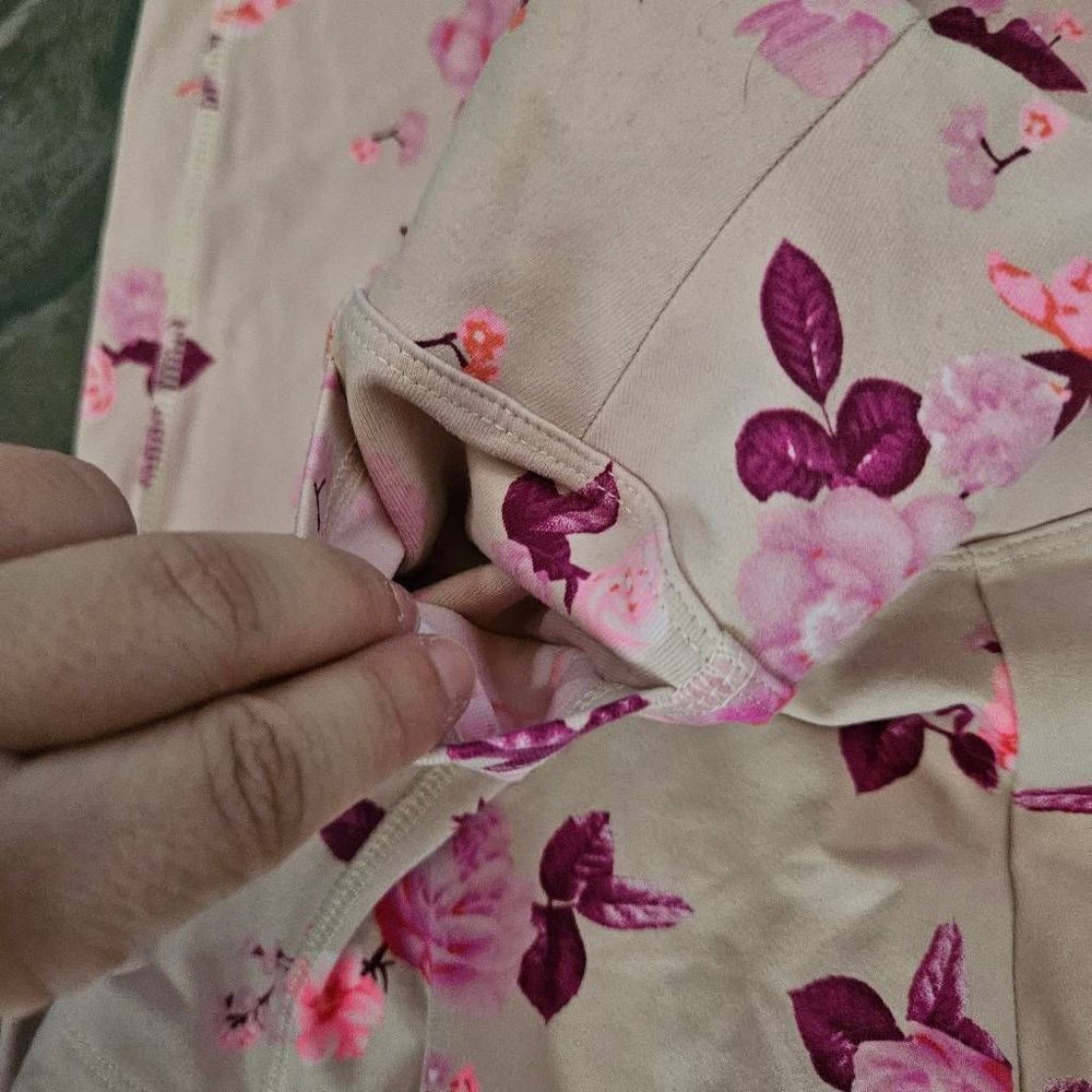 Victoria's Secret PINK Floral Athletic Leggings - Picture 2 of 8